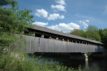 Fototapeta na wymiar Porter-Parsonsfield Covered Bridge