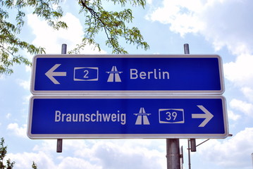 Hinweisschild Berlin - Braunschweig