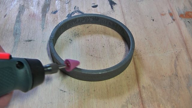 Molare il ferro con mola a cono