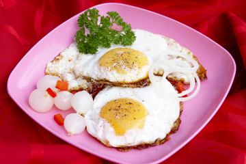 Spiegeleier mit Gemüse