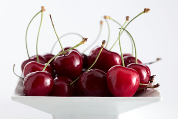 Kirschen auf weiss