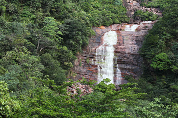 Fototapeta na wymiar Stream z Mount Roraima w Wenezueli