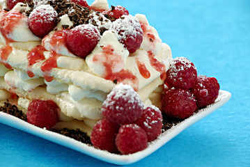 Raspberry pavlova