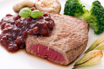 Steak mit Preiselbeeren