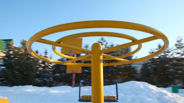 Rotation to round-robins on baby playground