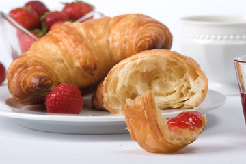 Erdbeeren mit Croissant