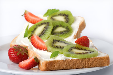 Toast mit Erdbeeren