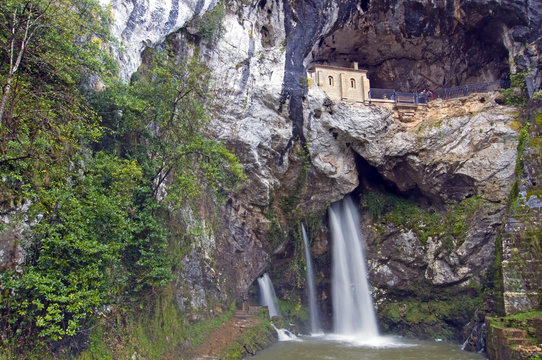 Cueva De Covadonga