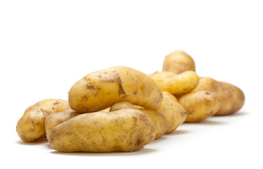 pomme de terre nouvelle, légume primeur isolé