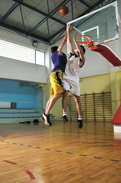 basketball players duel