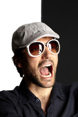 cooler mann mit mütze