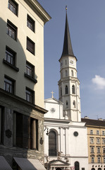 Wien: Looshaus und Michaelerkirche