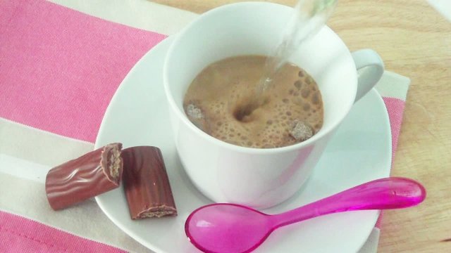 Kaffee aufgie&szlig;en