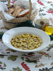 Tortellini in brodo - Primi piatti - Emilia Romagna