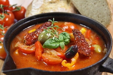 Tomatensuppe in der Stielkasserole