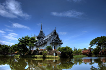 Fototapeta na wymiar Thai palace