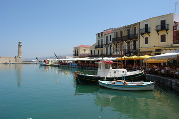 Fototapeta na wymiar fischerboote im Hafen Dorf Griechenlad Kreta
