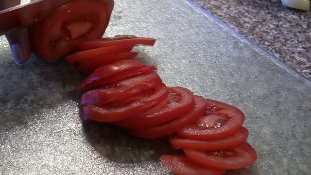 Tomate schneiden
