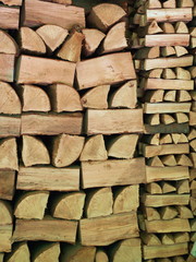 catasta di legno ordinata