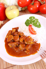 Gulasch mit reis