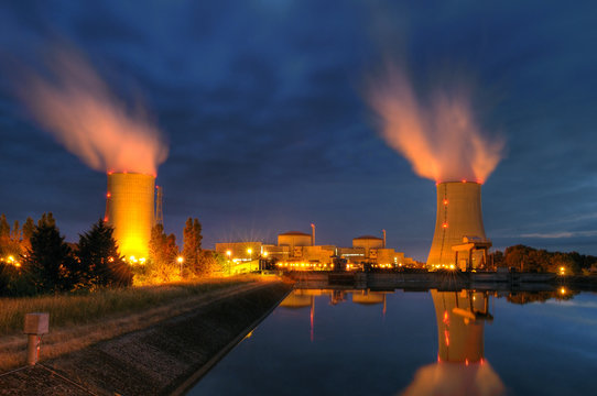 Centrale nucléaire Française, un soir d'été.