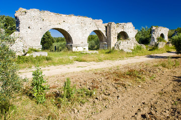 Fototapeta na wymiar ruins of Roman aqueduct near Meunerie, Provence, France
