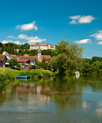 Fototapeta na wymiar Ray-sur-Saone, wieś i zamek
