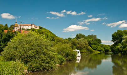 Fototapeta na wymiar Tourisme fluvial à Ray-sur-Saône