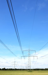 Landschaft mit Strommasten