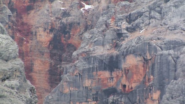 zoom su rocce dolomitiche