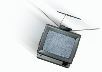 alten Fernseher rausschmeissen