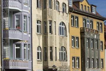 Obraz premium Leuchtende Farben an Hausfassaden in Weimar