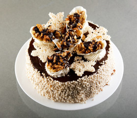 Cake with walnuts and chocolate