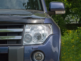 Car headlight and bumper