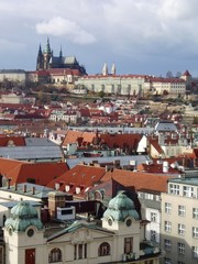 Obraz premium View over the rooftops to Prague Castle