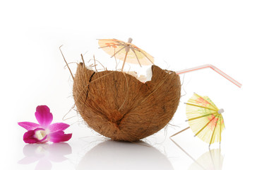 cocco con cocktail © Anna Khomulo