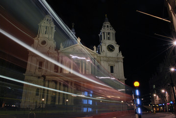 st pauls cathedral by night