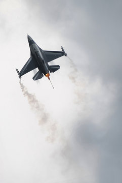 f16