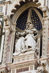 Fototapeta na wymiar Statue on Facade of Santa Maria del Fiore