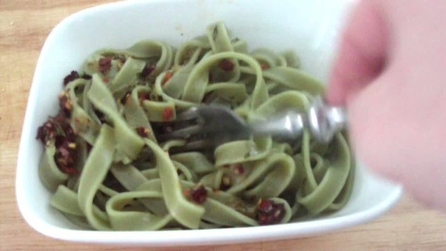 Spinatnudel mit pesto