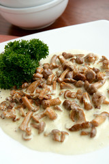 Chanterelle mushrooms with sauce