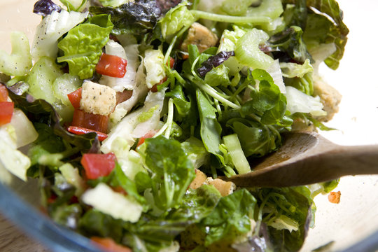 salad with tomato, pepper and lettuce