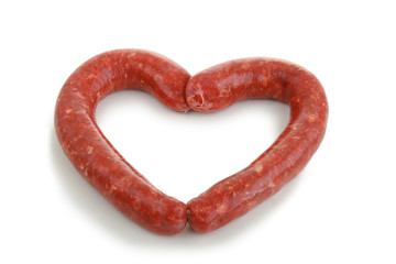 saucisses en forme de coeursur fond blanc