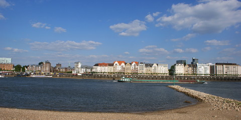 Fototapeta na wymiar Düsseldorf am Rhein