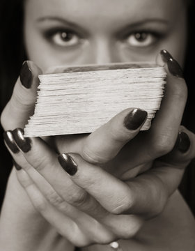 The woman tells fortune