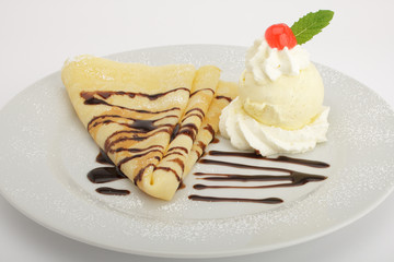 Crepe mit Vanilleeis