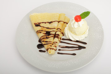 Crepe mit Vanilleeis