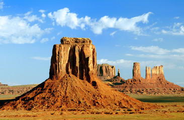 Fototapeta premium Artist's Point at Monument Valley Navajo Tribal Park.