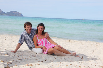 paar am strand urlaub liebe erholung