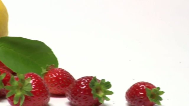 eloce carrellata di limoni e fragole